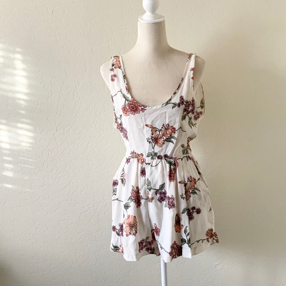 Rare Brandy Melville white Lily floral romper